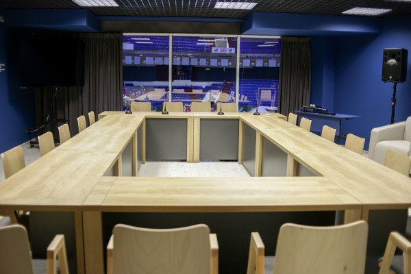 Использование конференц-зала для проведения семинаров / пресс-конференций